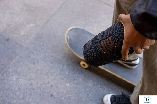 картинка Портативная колонка JBL Charge 5 Камуфляж